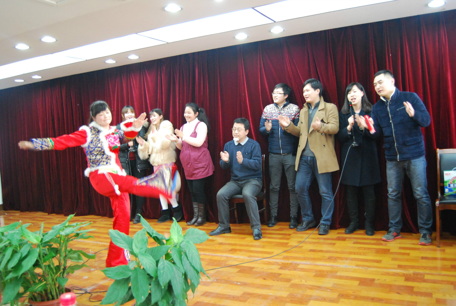 職工春節(jié)聯(lián)歡會(huì)